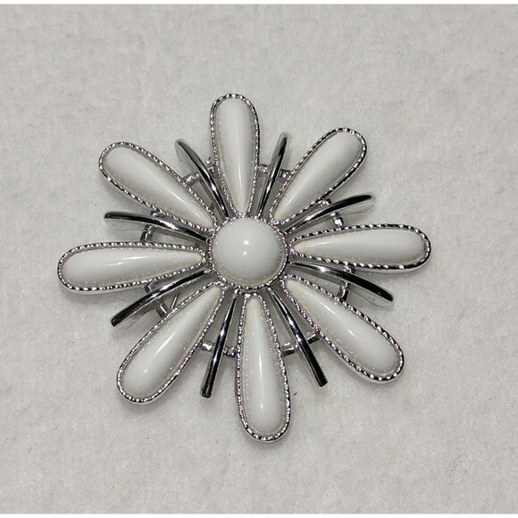 Sarah Coventry Vintage Snow Blossom Brooch - Picture 3 of 6